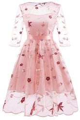 Vestido corto rosa de fiesta con bordados en forma de A